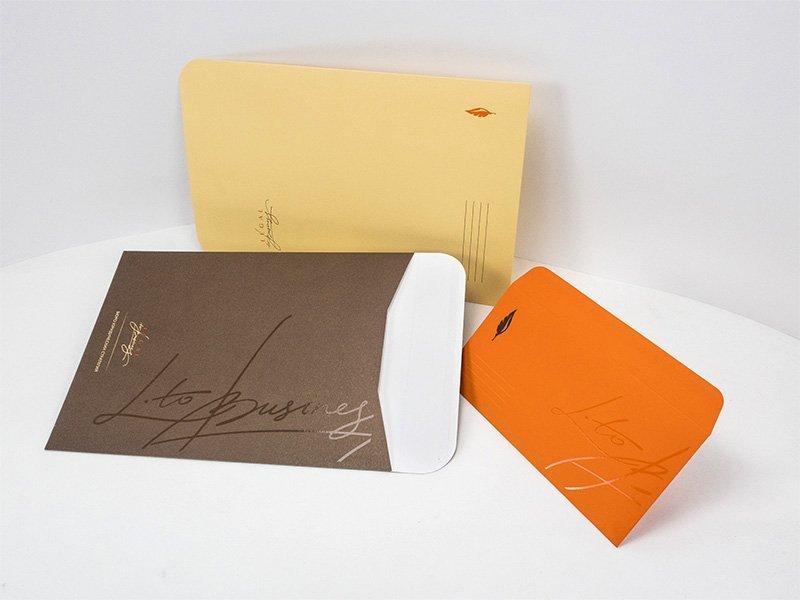 почтовые конверты с логотипой и корпоративной символикой на заказ из плотной качественной бумаги